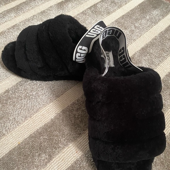 Women’s Ugg slides - Picture 2 of 2